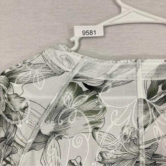 Chico's Floral Lace Detail Soft Stretch Round Neck Top Medium - Picture 9 of 10